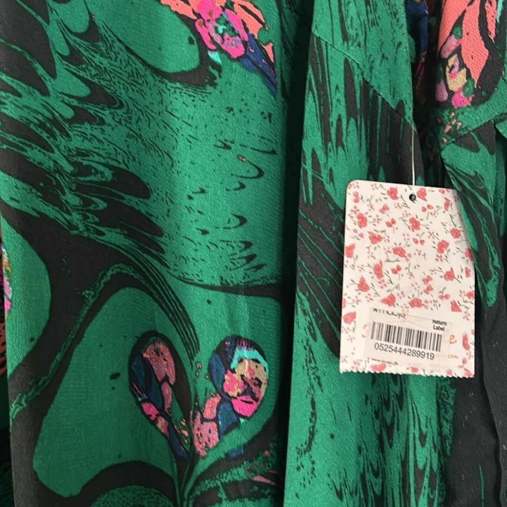 NWT Free People Drift Away Tunic
Color is Kelly Green - Picture 6 of 6